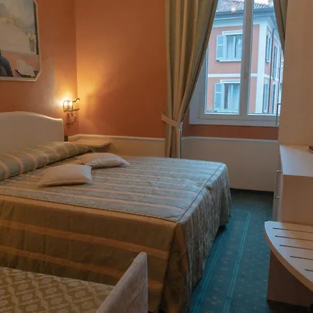 Отель Miralago Luxury Apartments 4*