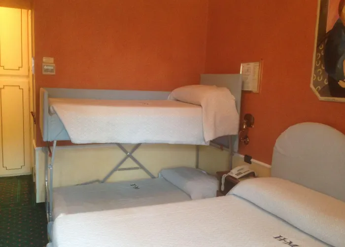 Отель Miralago Luxury Apartments
